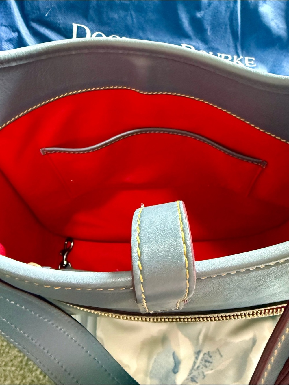 Dooney and Bourke Large Messenger bag in Florentine Leather - Picture 7 of 7